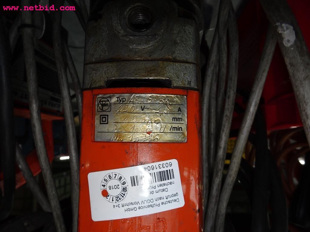 Veículos e equipamento operacional bem conservado-8