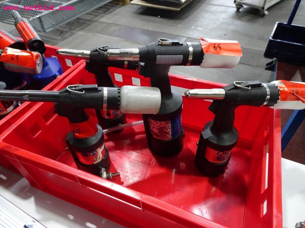 Veículos e equipamento operacional bem conservado-2