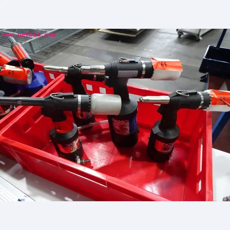 Veículos e equipamento operacional bem conservado-2