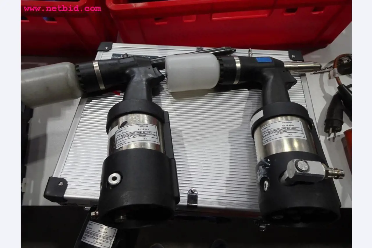 Veículos e equipamento operacional bem conservado-3