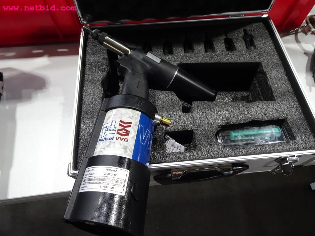 Veículos e equipamento operacional bem conservado-5