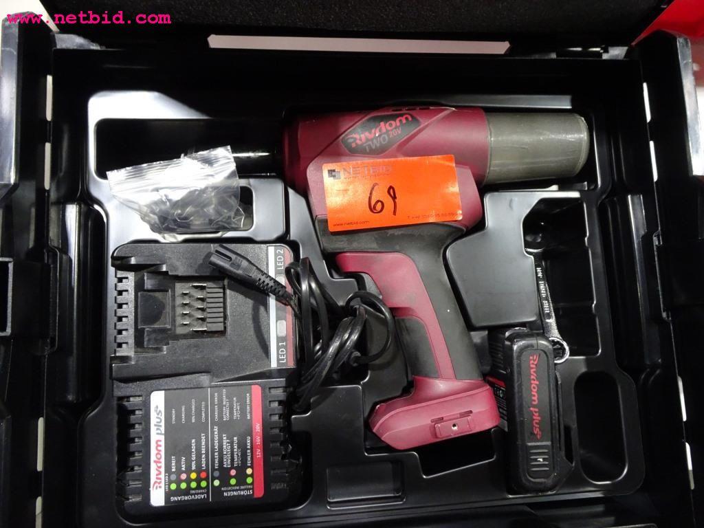 Veículos e equipamento operacional bem conservado-6