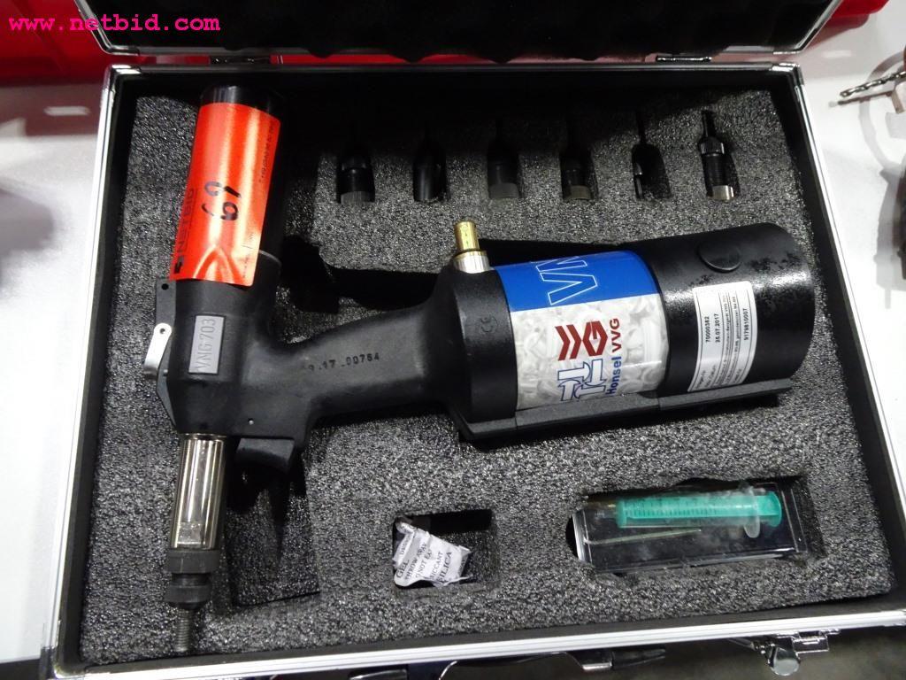 Veículos e equipamento operacional bem conservado-7