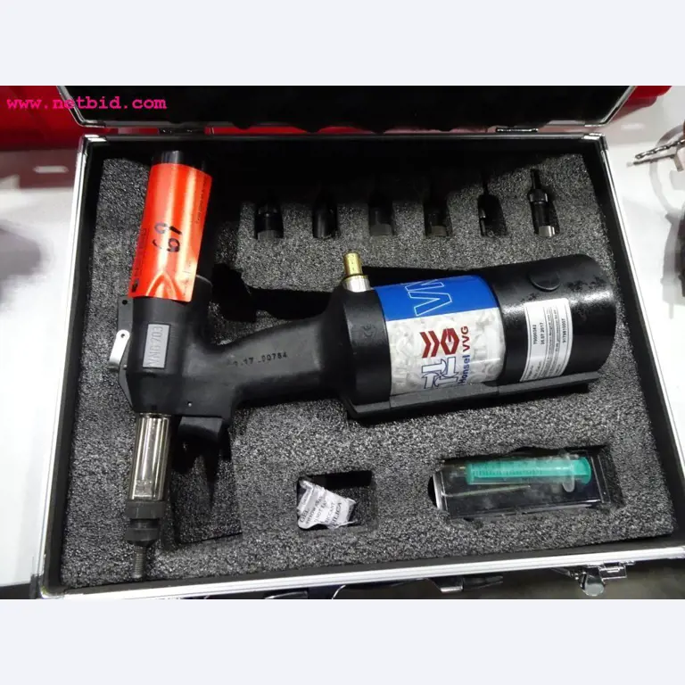 Veículos e equipamento operacional bem conservado-7