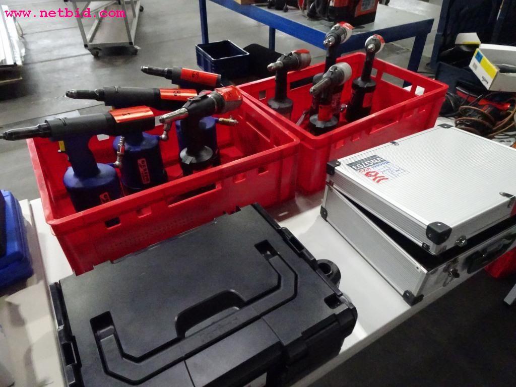 Veículos e equipamento operacional bem conservado-8