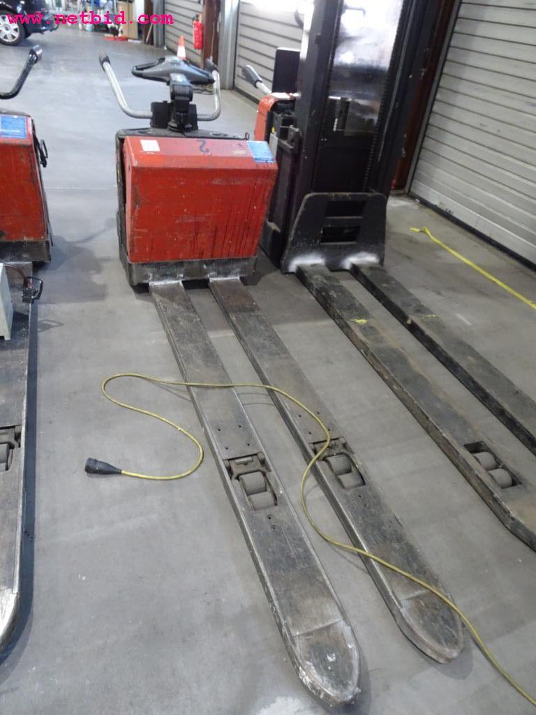 Pojazdy i dobrze utrzymany sprzęt operacyjny-2