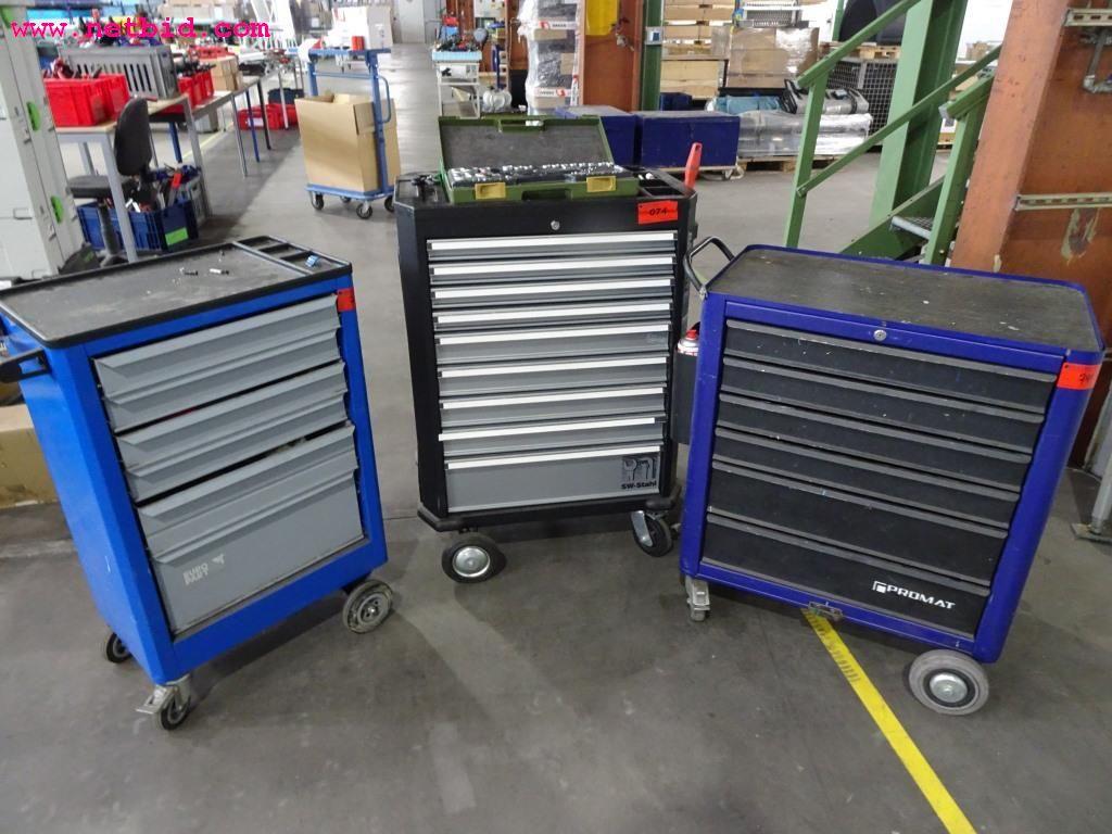 Fahrzeuge und gepflegte Betriebsausstattung-1