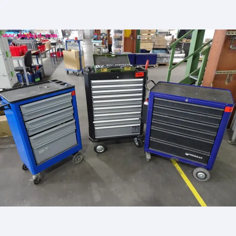 Fahrzeuge und gepflegte Betriebsausstattung-1