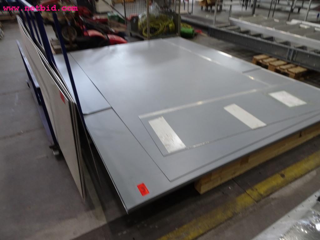 Veículos e equipamento operacional bem conservado-2