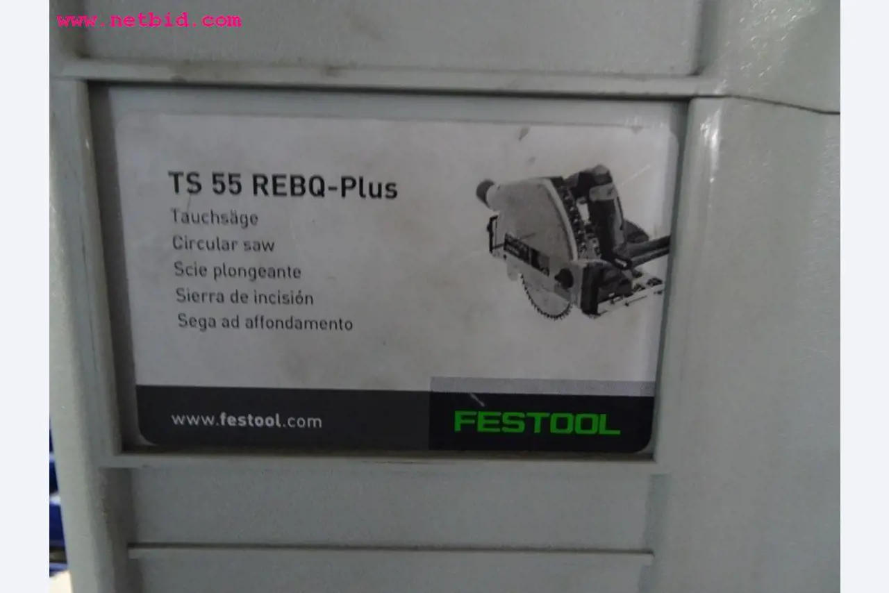 Veículos e equipamento operacional bem conservado-3
