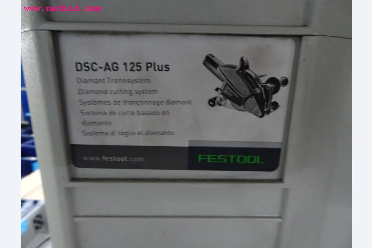 Veículos e equipamento operacional bem conservado-4