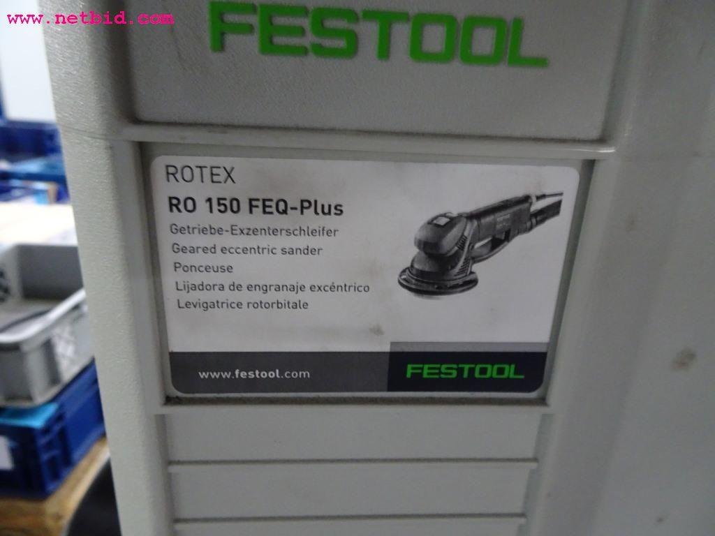 Veículos e equipamento operacional bem conservado-5