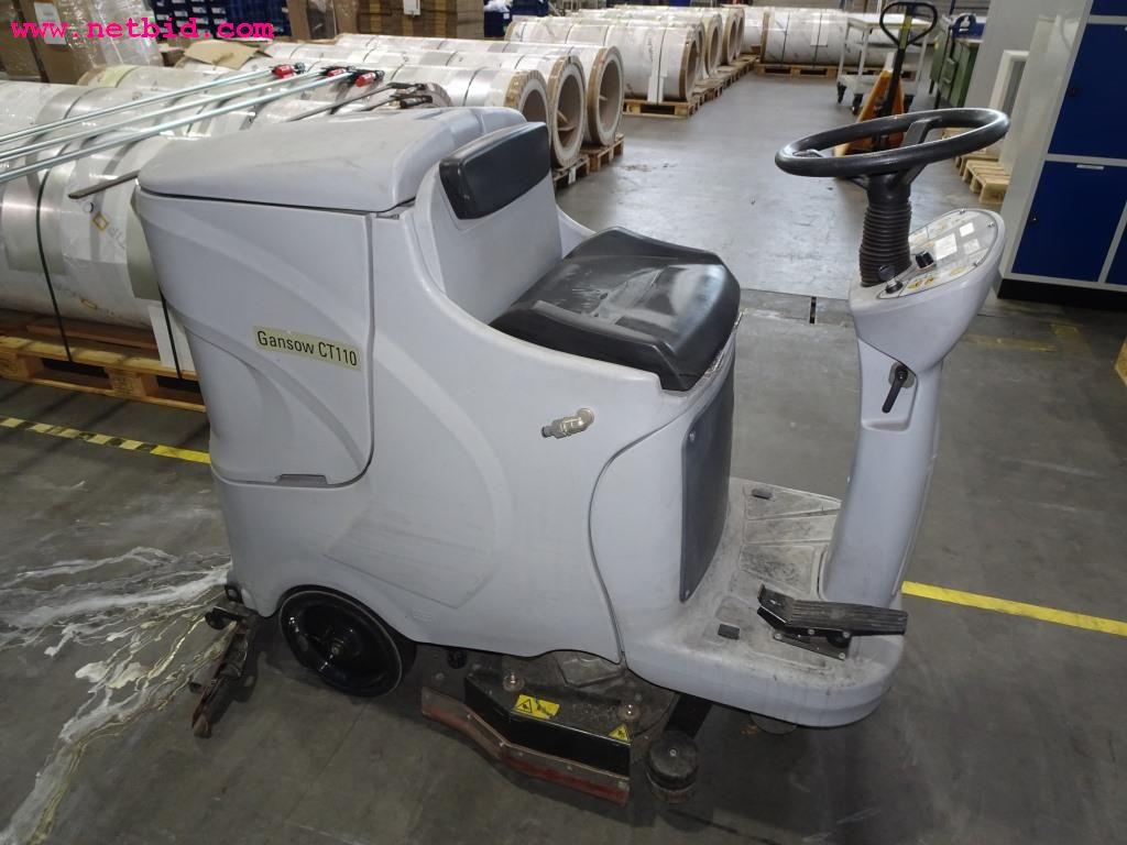 Veículos e equipamento operacional bem conservado-2