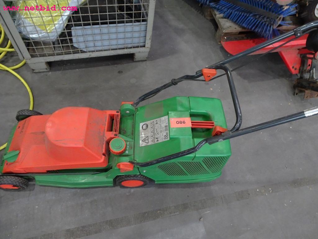 Veículos e equipamento operacional bem conservado-9