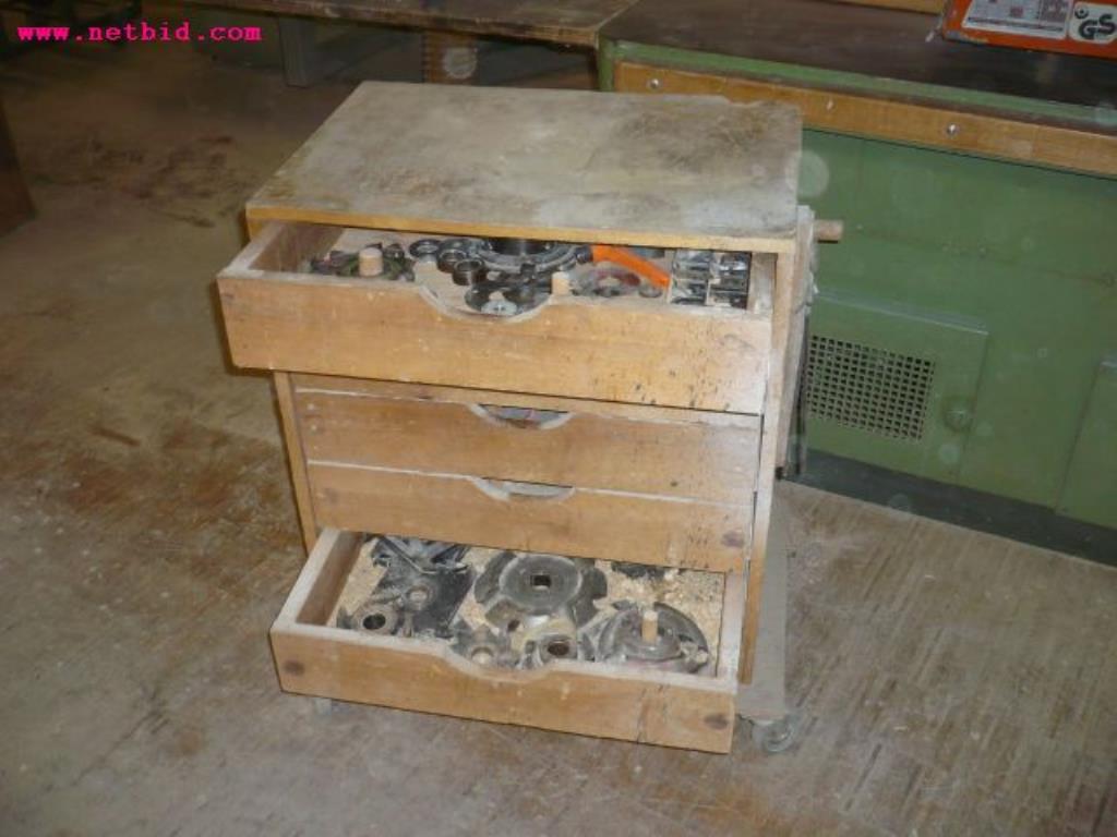 Holzbearbeitungs- und Nagelmaschinen sowie Betriebsausstattung -4