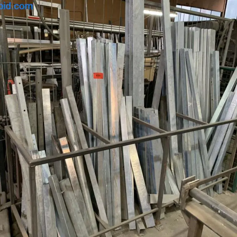 1 Posten Metal profiles