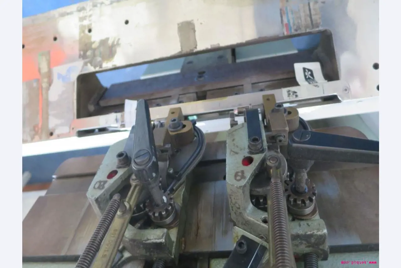 Diepdrukrotatiepersen en verwerkings/post-pressmachines-3