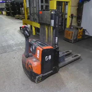 Electric high lift truck (68) BT