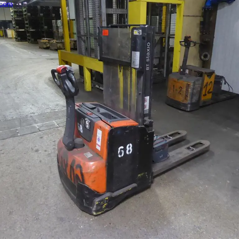 Electric high lift truck (68) BT