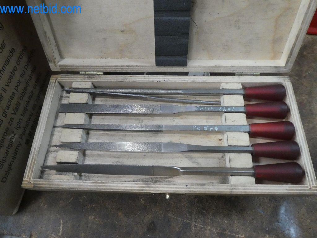 Řezací stroje, dílenské vybavení-13