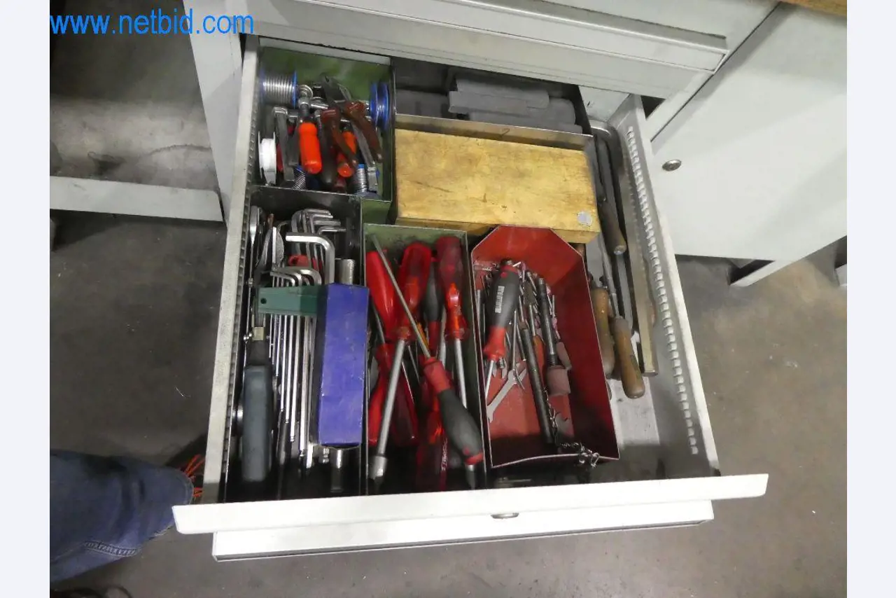 Řezací stroje, dílenské vybavení-13