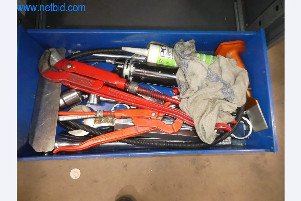 Řezací stroje, dílenské vybavení-8