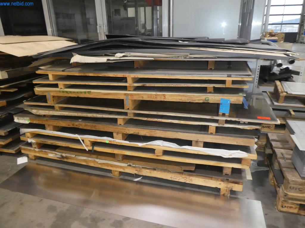 Řezací stroje, dílenské vybavení-11