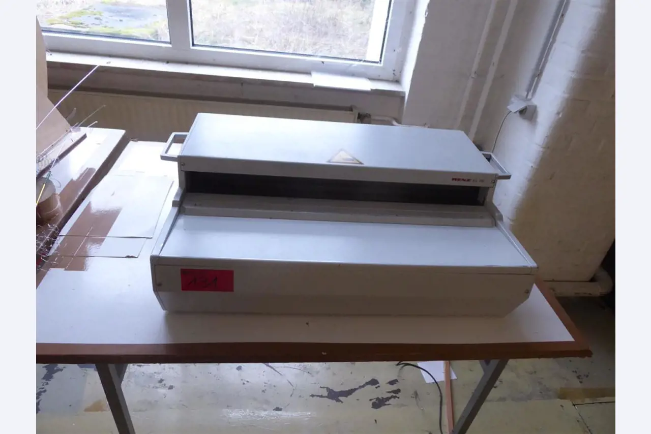 Tiskanje prikazovalnikov, izdelava prikazovalnikov, nadaljnja obdelava kartonske embalaže-1