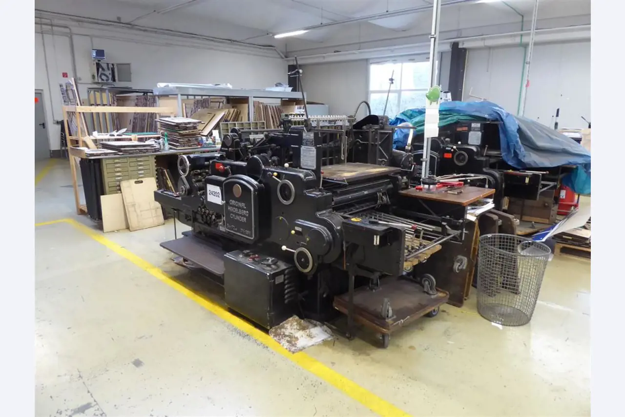 Tiskanje prikazovalnikov, izdelava prikazovalnikov, nadaljnja obdelava kartonske embalaže-1