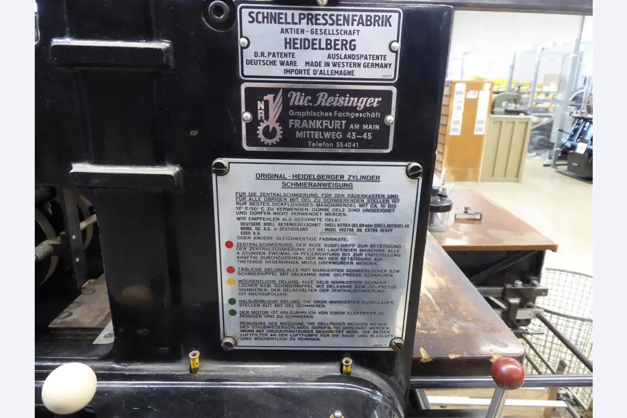 Tiskanje prikazovalnikov, izdelava prikazovalnikov, nadaljnja obdelava kartonske embalaže-2