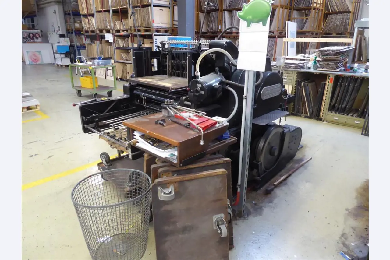 Tiskanje prikazovalnikov, izdelava prikazovalnikov, nadaljnja obdelava kartonske embalaže-5