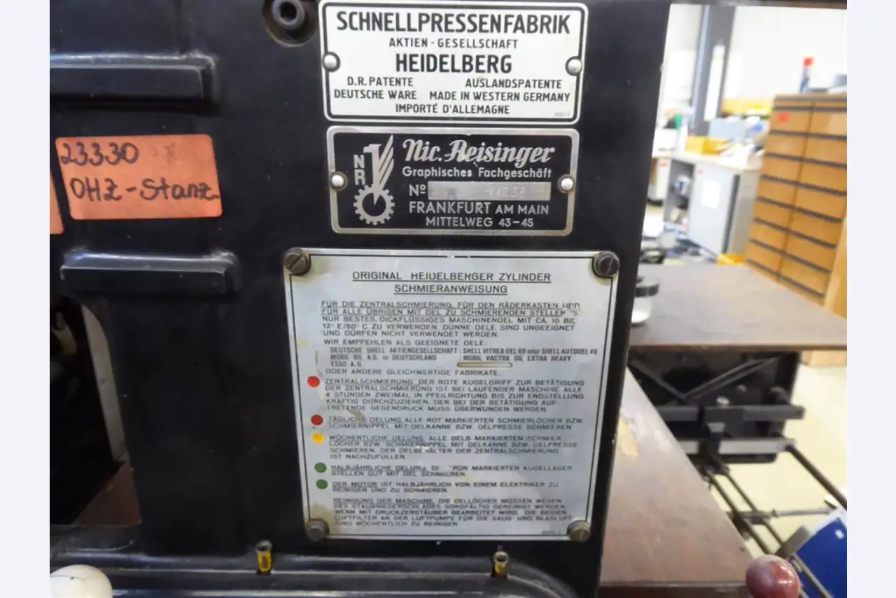 Tiskanje prikazovalnikov, izdelava prikazovalnikov, nadaljnja obdelava kartonske embalaže-2