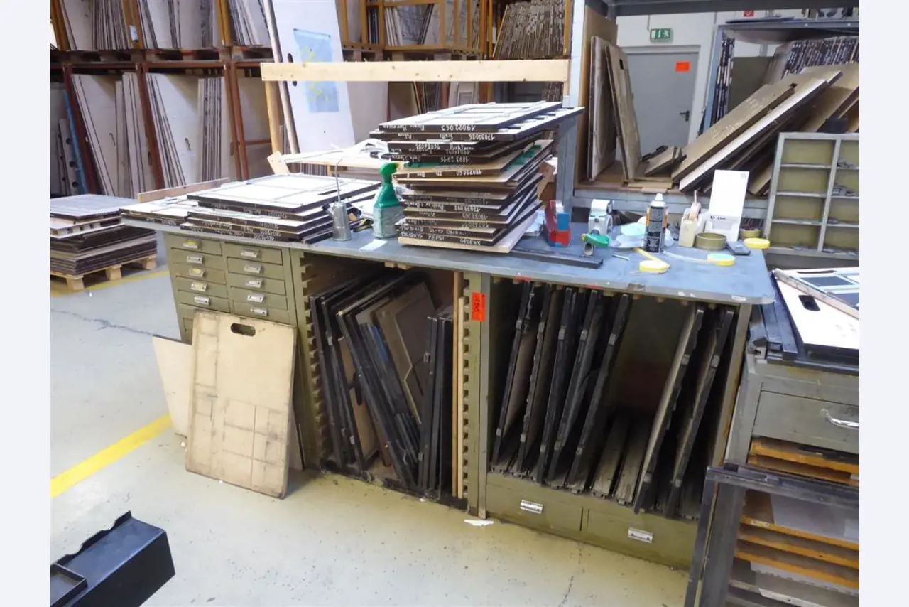 Display printing, display production, further processing of cardboard-11