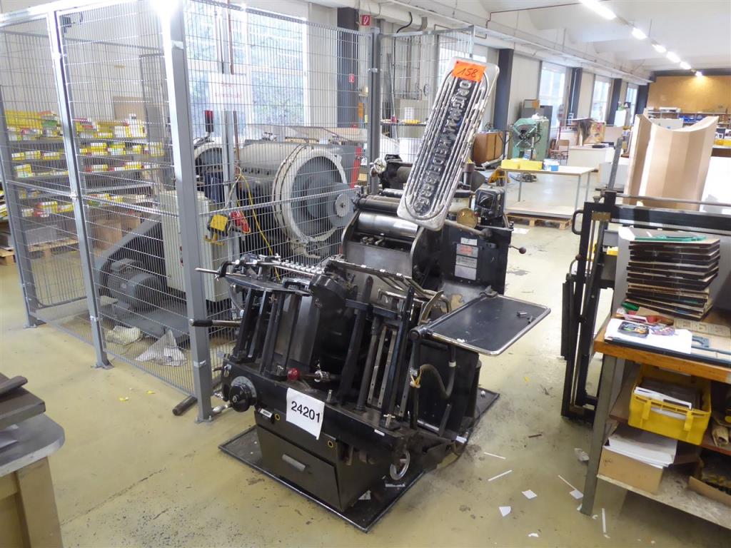 Impresión de expositores, producción de expositores, tratamiento posterior de envases de cartón-1