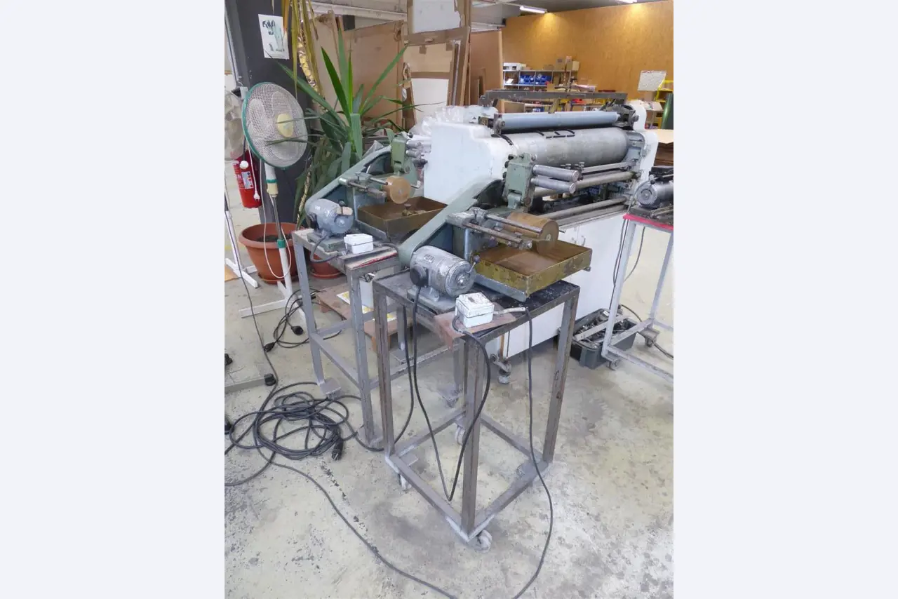 Impressão de ecrãs, produção de ecrãs, tratamento posterior de embalagens de cartão-2