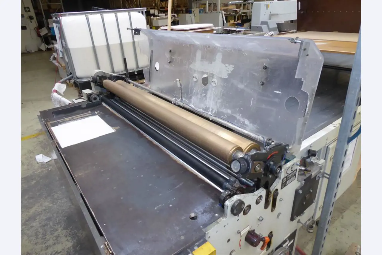 Impressão de ecrãs, produção de ecrãs, tratamento posterior de embalagens de cartão-2