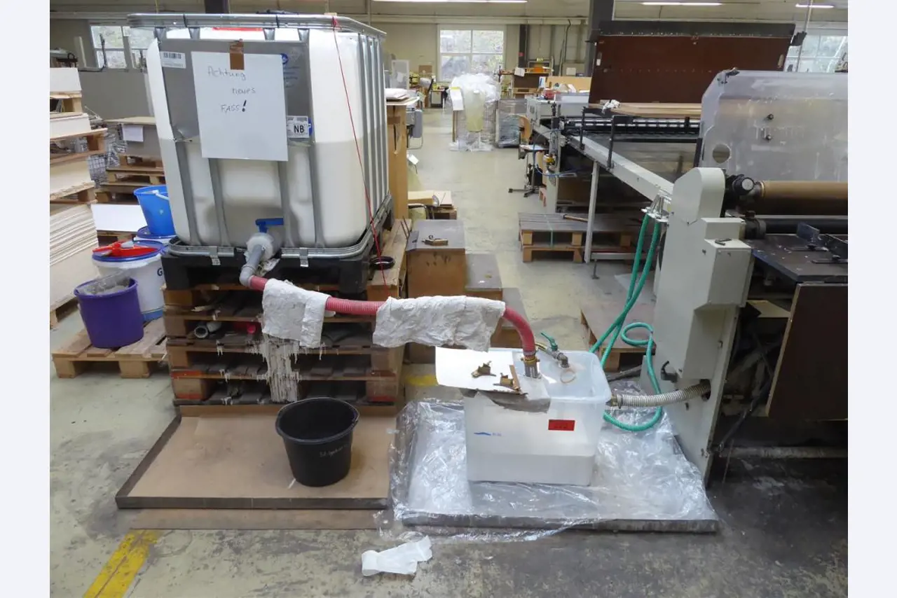 Impressão de ecrãs, produção de ecrãs, tratamento posterior de embalagens de cartão-4