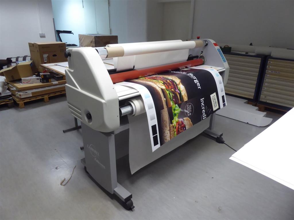 Impressão de ecrãs, produção de ecrãs, tratamento posterior de embalagens de cartão-2