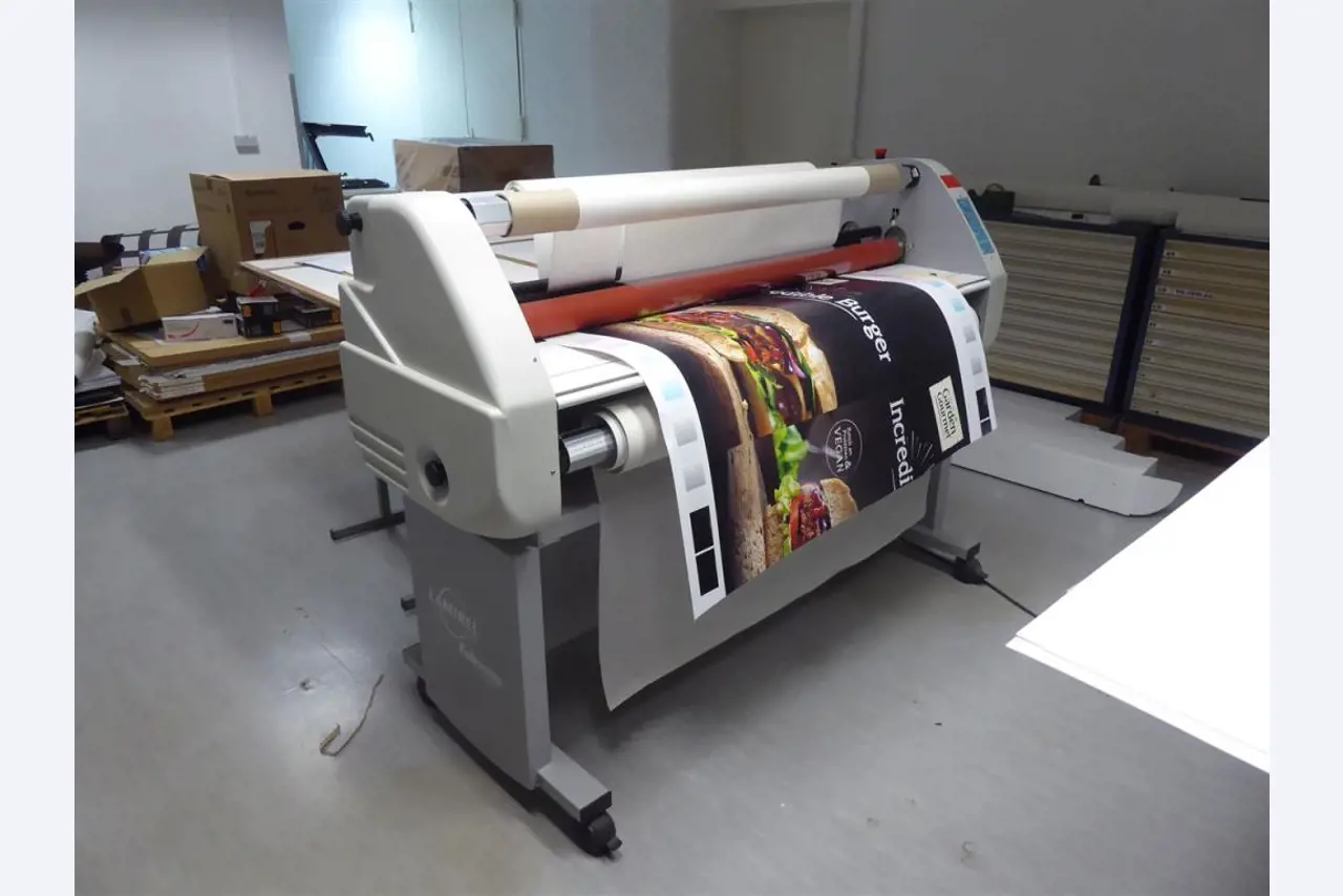 Impressão de ecrãs, produção de ecrãs, tratamento posterior de embalagens de cartão-2