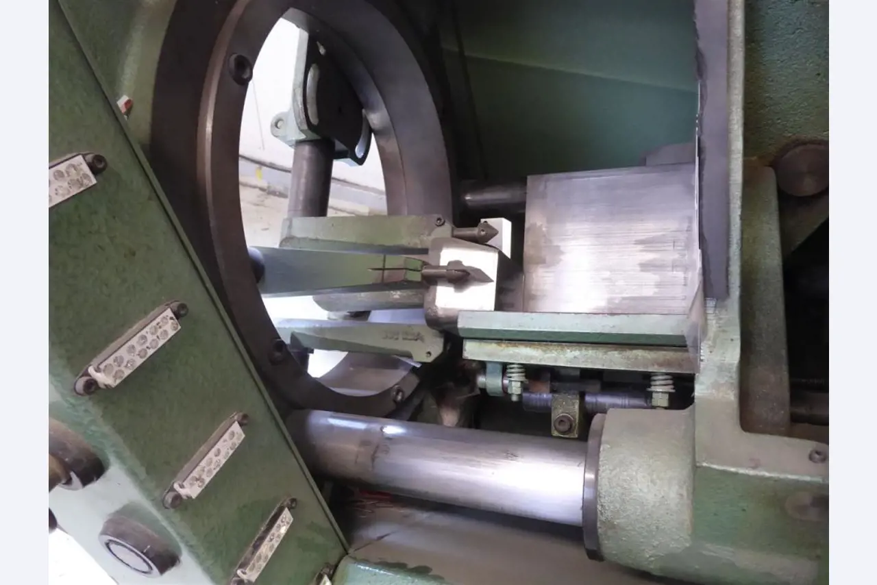 Display printing, display production, further processing of cardboard-2