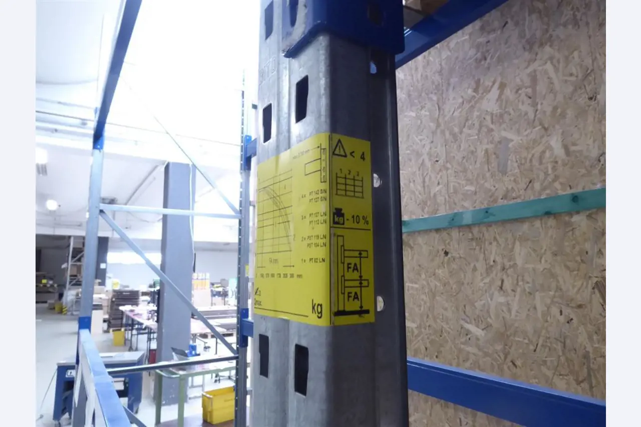 Display printing, display production, further processing of cardboard-11