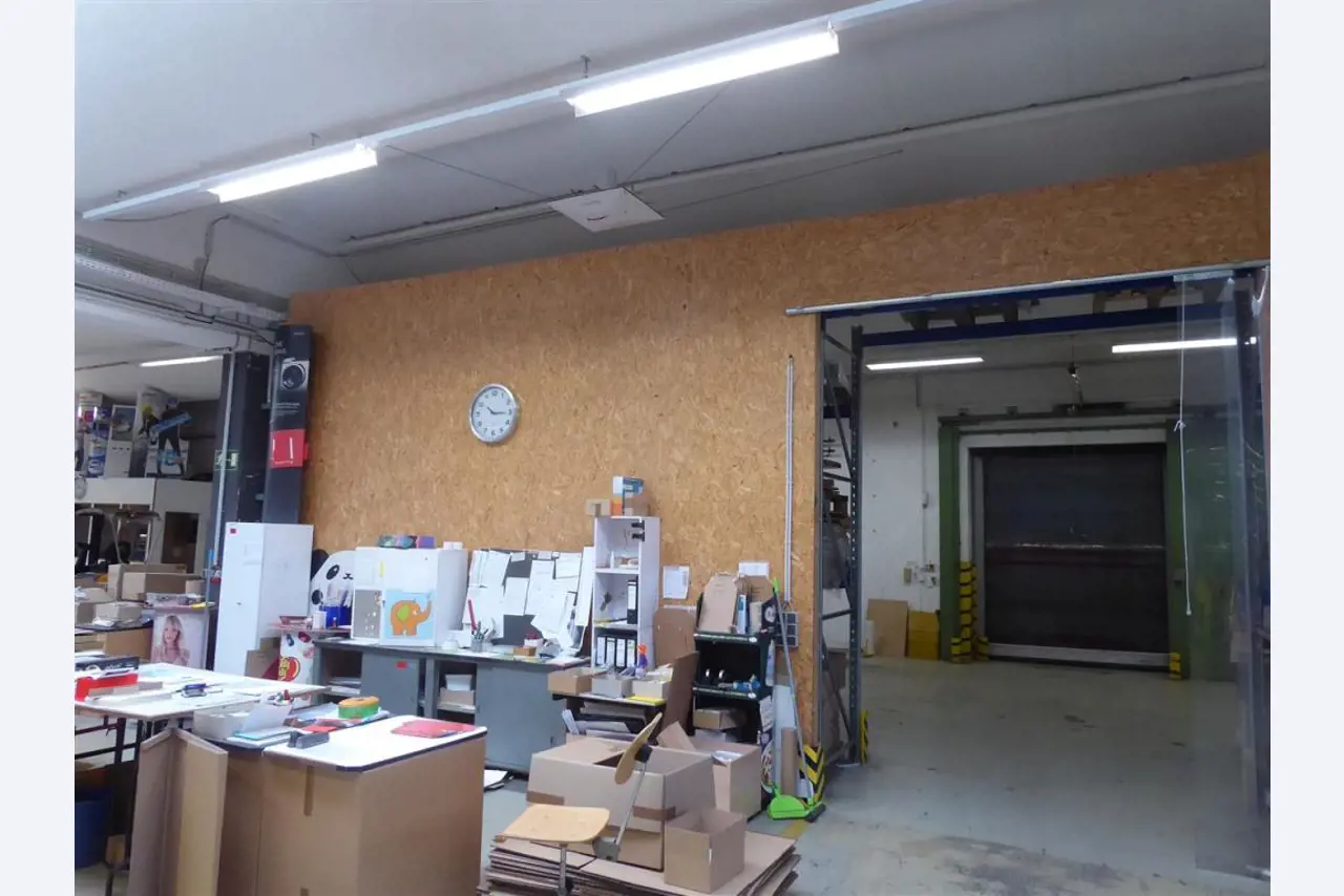 Display printing, display production, further processing of cardboard-5