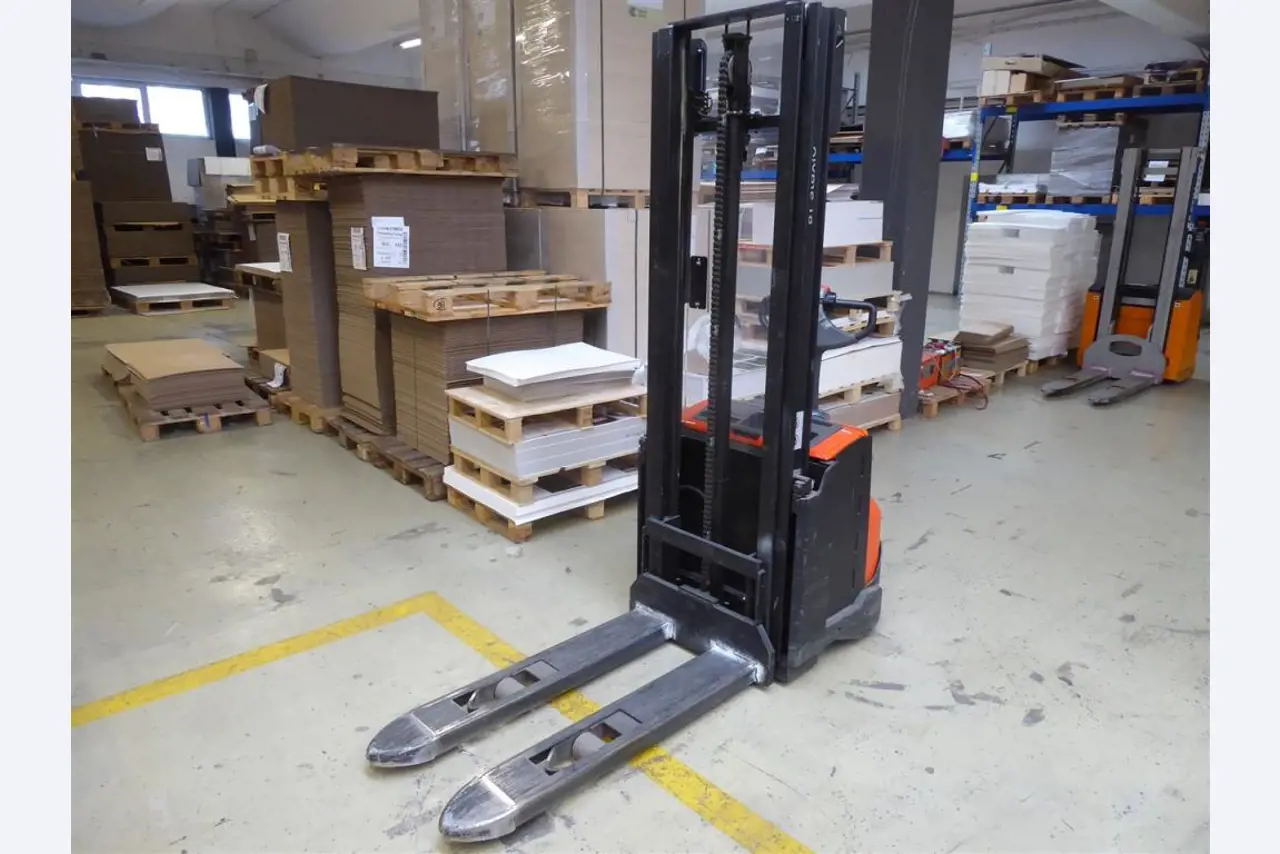 Impressão de ecrãs, produção de ecrãs, tratamento posterior de embalagens de cartão-2