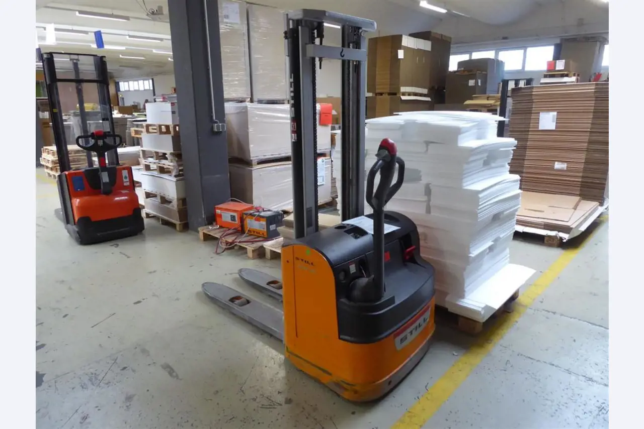 Impressão de ecrãs, produção de ecrãs, tratamento posterior de embalagens de cartão-1