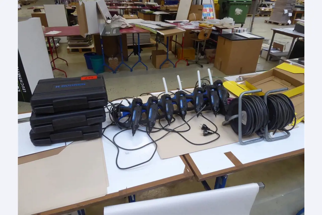 Impressão de ecrãs, produção de ecrãs, tratamento posterior de embalagens de cartão-1