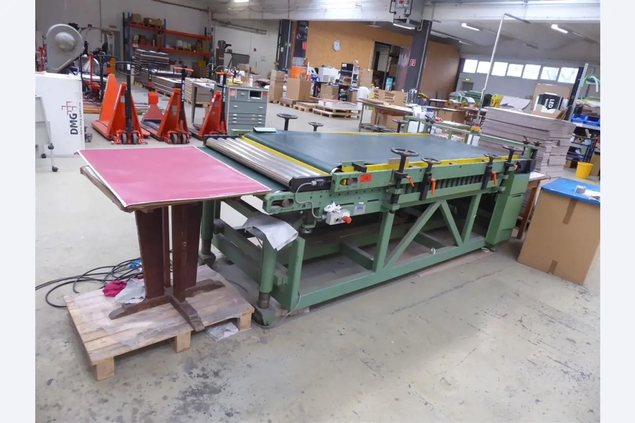 Impressão de ecrãs, produção de ecrãs, tratamento posterior de embalagens de cartão-1