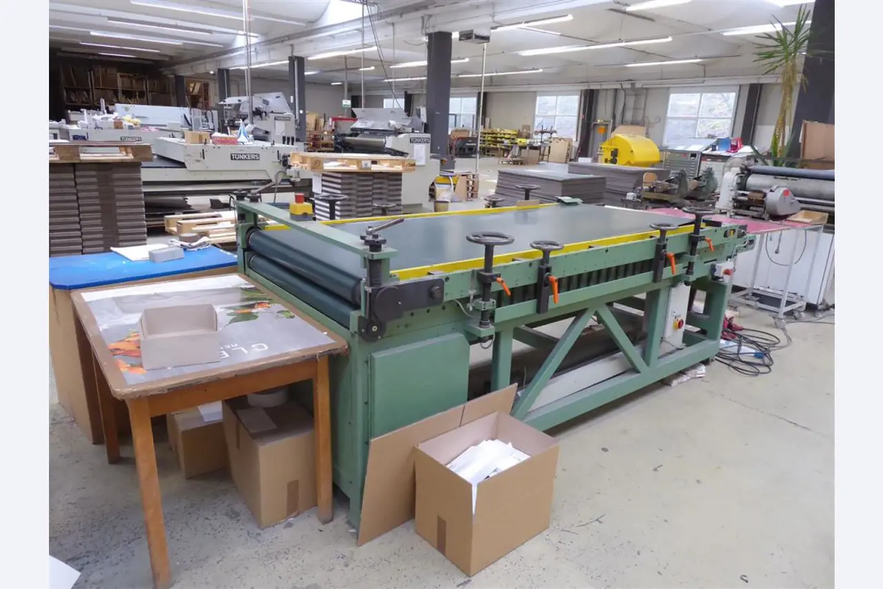 Impressão de ecrãs, produção de ecrãs, tratamento posterior de embalagens de cartão-3