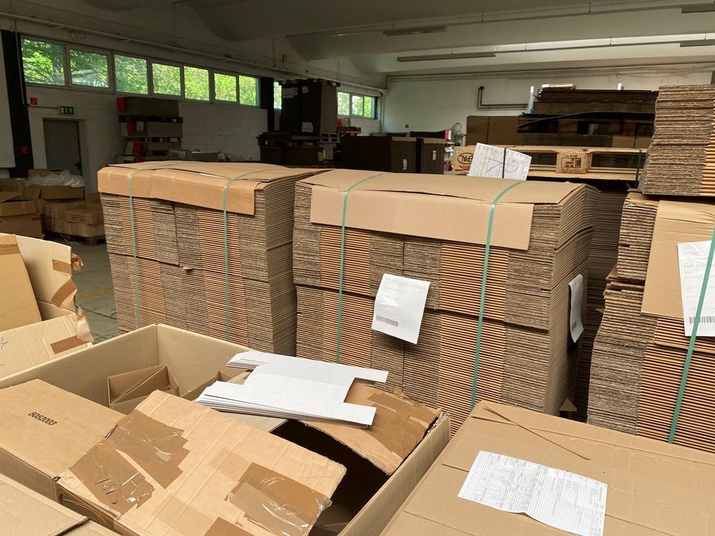 Impresión de expositores, producción de expositores, tratamiento posterior de envases de cartón-10