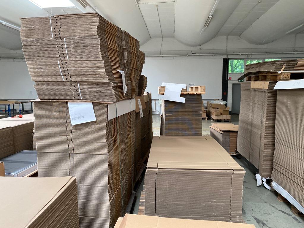 Impresión de expositores, producción de expositores, tratamiento posterior de envases de cartón-3