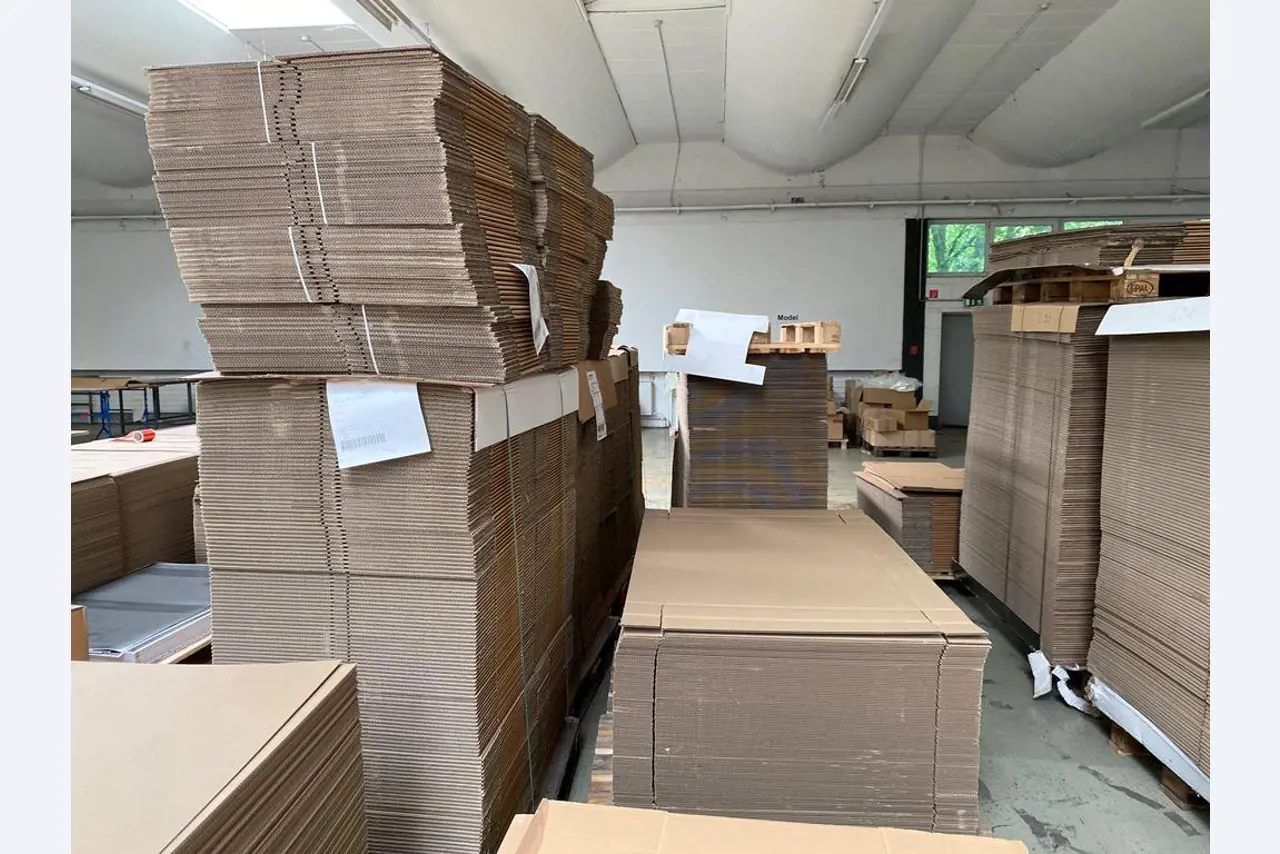 Druk ekspozytorów, produkcja ekspozytorów, dalsza obróbka opakowań kartonowych-3